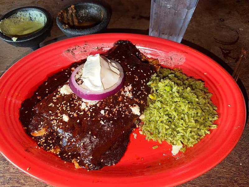 Platillos de cocina mexicana tradicional servidos