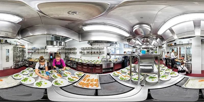 Cocina profesional de restaurante con utensilios de acero inoxidable