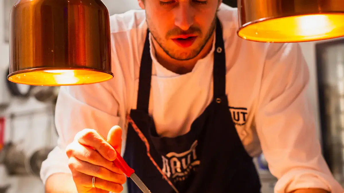 Teléfono móvil mostrando un mapa con la ubicación de un restaurante